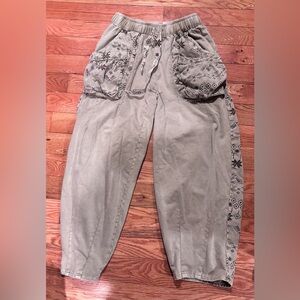 Easel Women’s  Wide leg Pants with Geometric Pattern Size Small